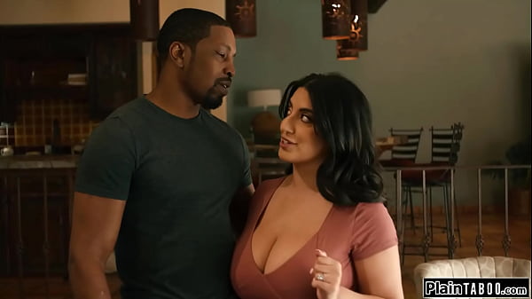 يصاب إيزيا ماكسويل بالصدمة عندما تسلمه زوجته سارة عربي أوراق الطلاق إذا كانت صديقتها الجديدة ليلي لابو. إنهم بحاجة إلى ممارسة الجنس من أجل توقيعه | Isiah Maxwell is shocked when his busty wife Sarah Arabic hands him the divorce papers ifo her new gf Lily Labeau.They need to fuck for his signature