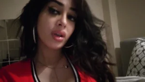 استعراض الجسم المثير في الملابس الرياضية – سكس