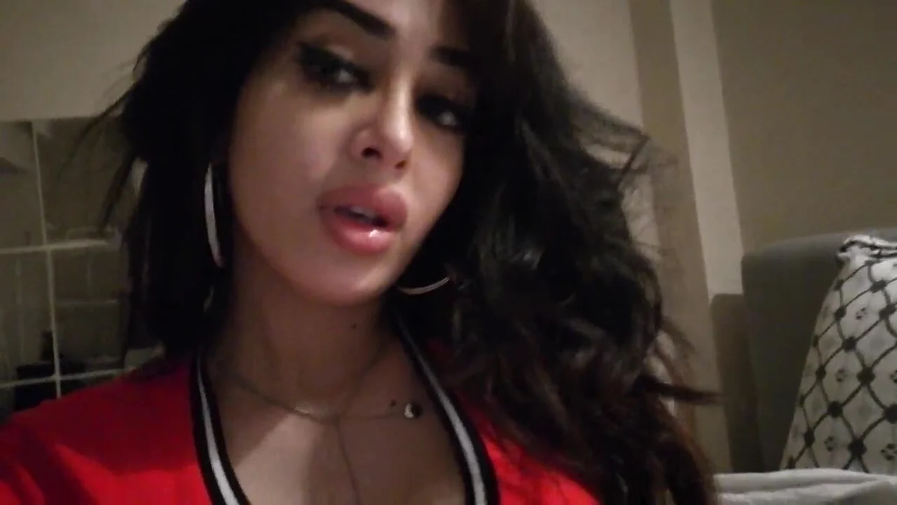 استعراض الجسم المثير في الملابس الرياضية – سكس