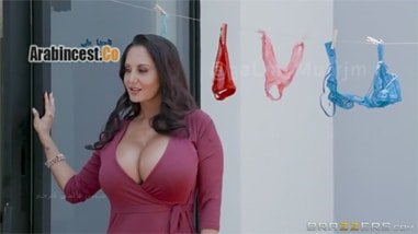 لص الملابس الداخلية و صاحبة النهود الكبيرة